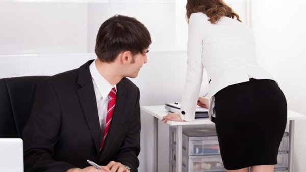 التحرش الجنسي بالمرأة أثناء العمل