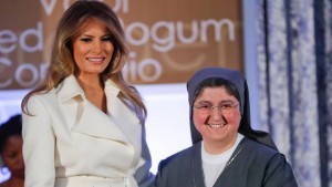 الراهبة السورية “كارولين طحان” والسيدة الأولى في الولايات المتحدة الأمريكية “ميلانيا ترامب”