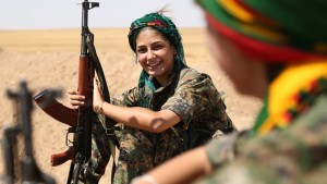 تضم وحدات حماية المرأة الآلاف من المقاتلات الكرديات تتراوح أعمارهن بين 18 و40 سنة يقاتلن بشكل تطوعي