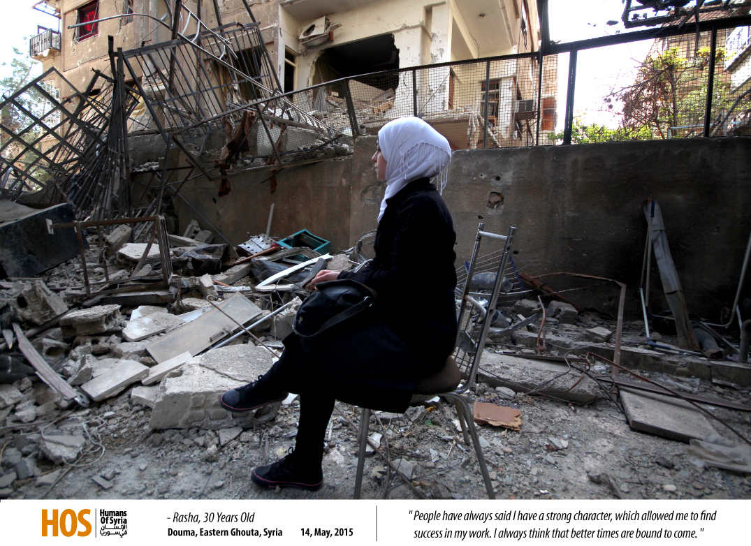 رشا تجلس وسط الدمار في الغوطة الشرقية. المصدر: الإنسان في سوريا