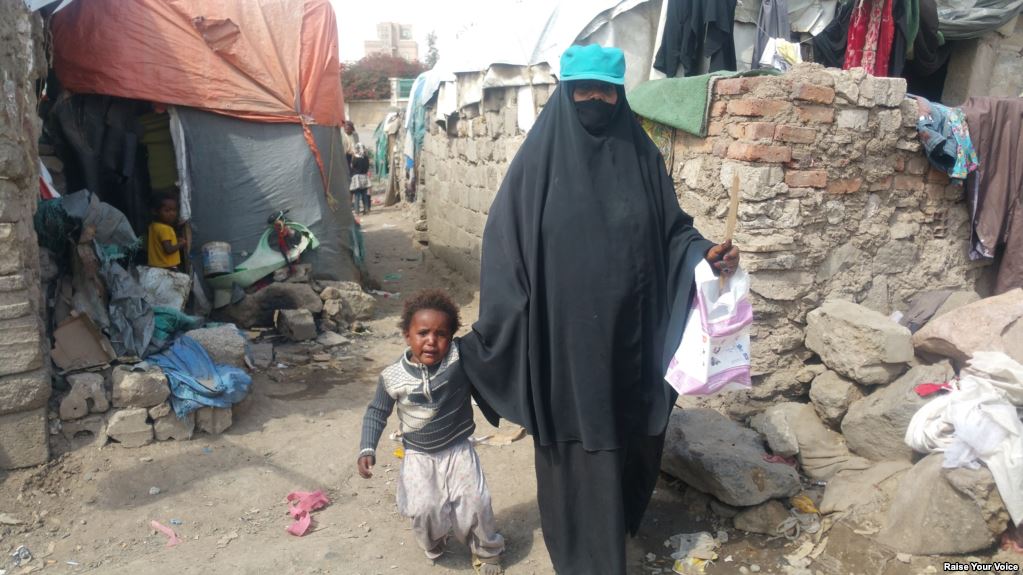 امراة وطفلها بمحوى الرماح شمالي صنعاء (إرفع صوتك)