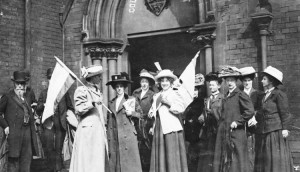 تجمّع لنساء أمريكيات بعد الحصول على الحقّ بالتصويت / ويكيبيديا