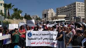فلسطينيات يتظاهرن عقب وفاة إسراء غريب ويطالبن بحماية النساء