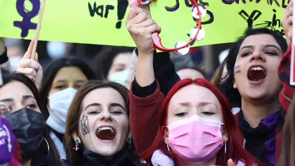 مظاهرات في اليوم العالمي للمرأة في أنقرة، تركيا 8 آذار/ مارس 2021 - أ ف ب