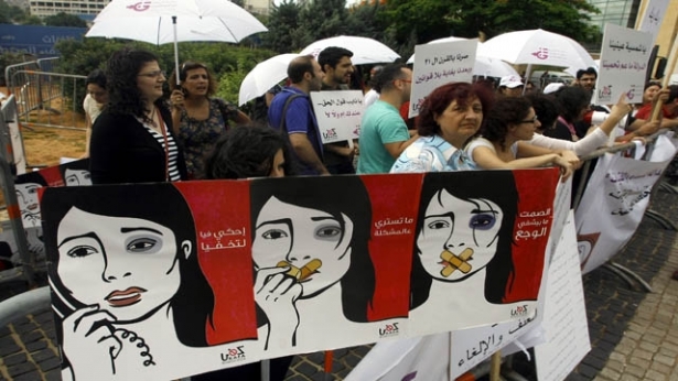 تحرك النساء ضد العنف مستمر في لبنان
