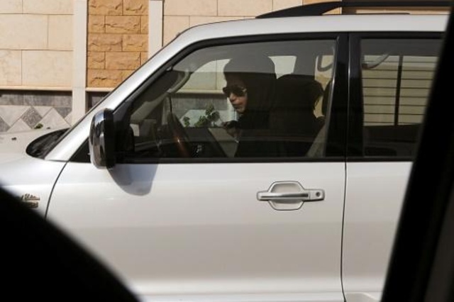 ناشطة سعودية خلف المقود في الرياض