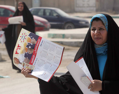 من نشاطات المرأة العراقية في الانتخابات البرلمانية/ أرشيف