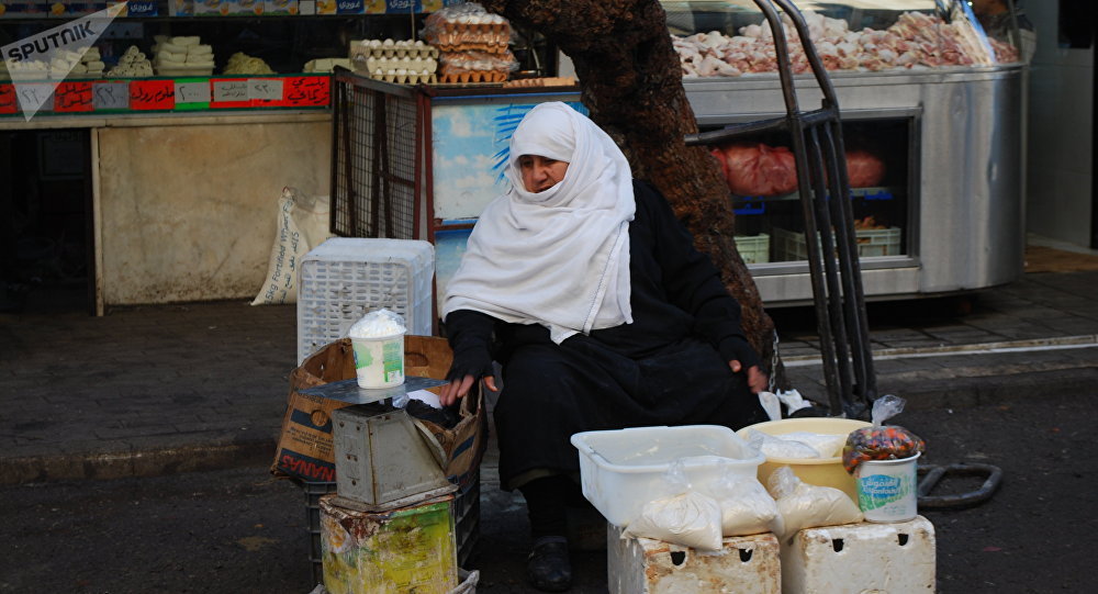 أم عمرو تبيع المنتجات في دمشق