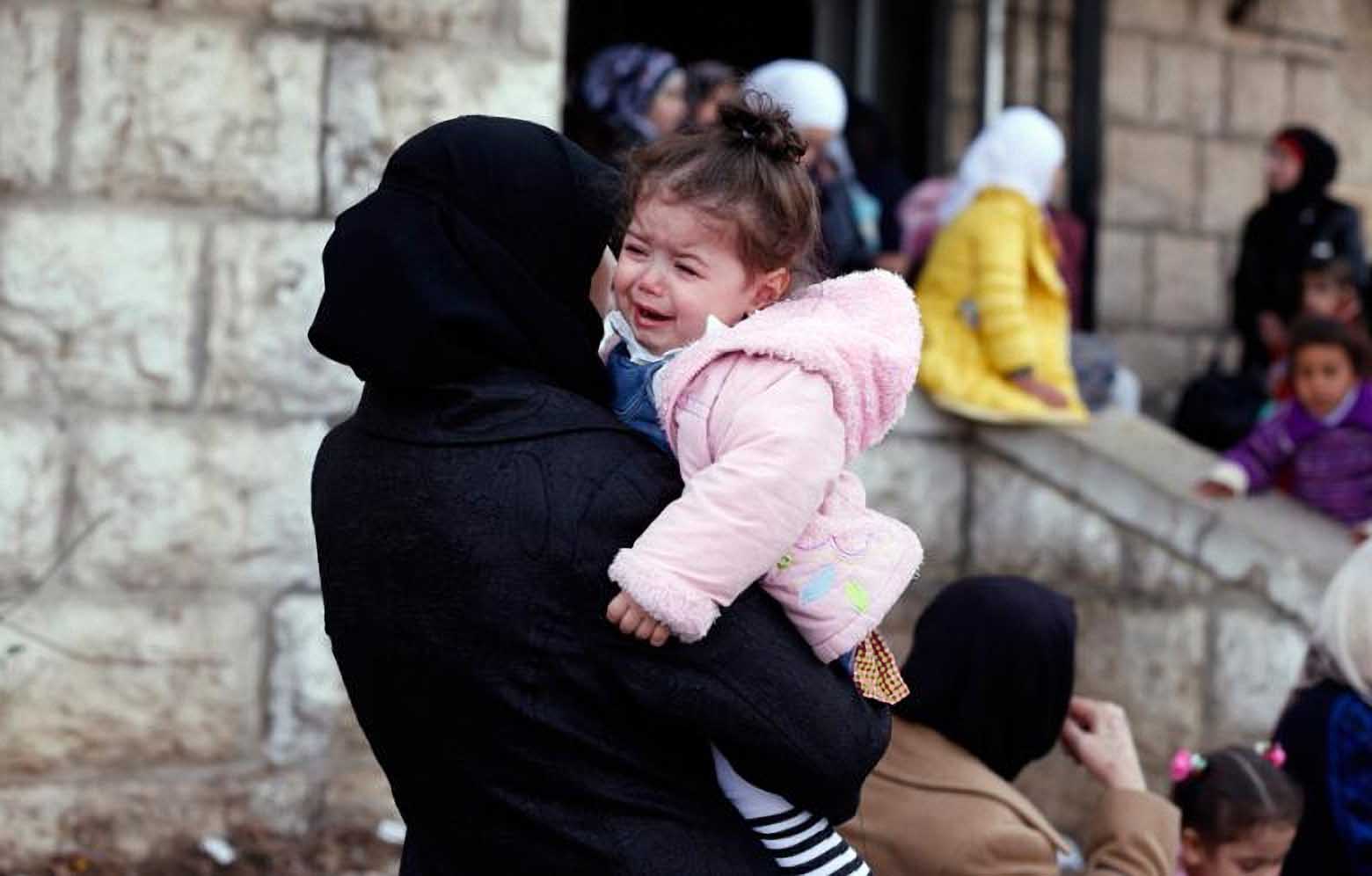 معاناة المرأة السورية في ظل الحرب وتناقضاتها