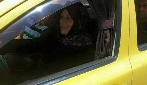 المرأة السورية تعمل سائق تكسي في دمشق
