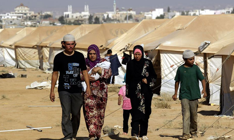 لاجئون سوريون في مخيم الزعتري - شمال الأردن (إنترنت)