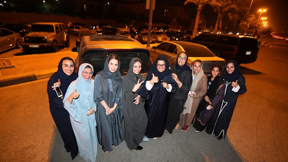 كتبت لمياء لطفى: بعد ربع قرن من النضال النساء السعوديات يقدن السيارة فى شوارع المملكة