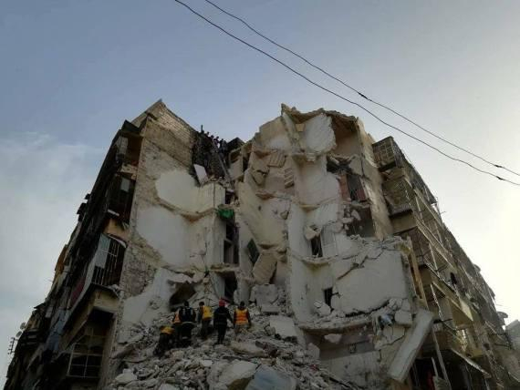 انهيار مبنى سكني في حي صلاح الدين في حلب/ وكالات محلية