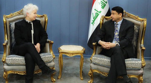 الأمين العام لمجلس الوزراء العراقي حميد نعيم الغزي يلتقي رئيس المبادرة النسوية الأورومتوسطية بوريانا جونسون.