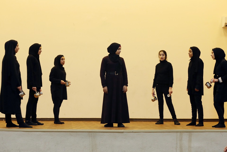 "الغد هو يوم أفضل" عرض تفاعلي أقيم في مسرح أبجد، طرابلس، باب التبانة، لبنان، يسلط الضوء على التأثير الضار لعدم المساواة بين الجنسين.