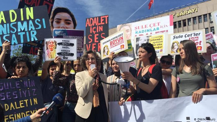 غضب من محاولة التكتم عن حالات اغتيال النساء، احتجاج مجموعات نسائية في أنقرة